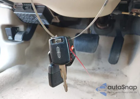 2006 Lincoln Town Car Signature z USA, uszkodzony, nr VIN 1LNHM81V56Y614936